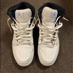 Jordan 1 mid Legend Blues (size 11)